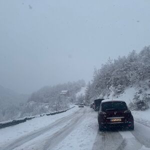 EVO KAKO DA BEZBEDNO VOZITE PO BLJUZGAVICI: Nakon snega i leda nastala nova muka, vozači oprez!