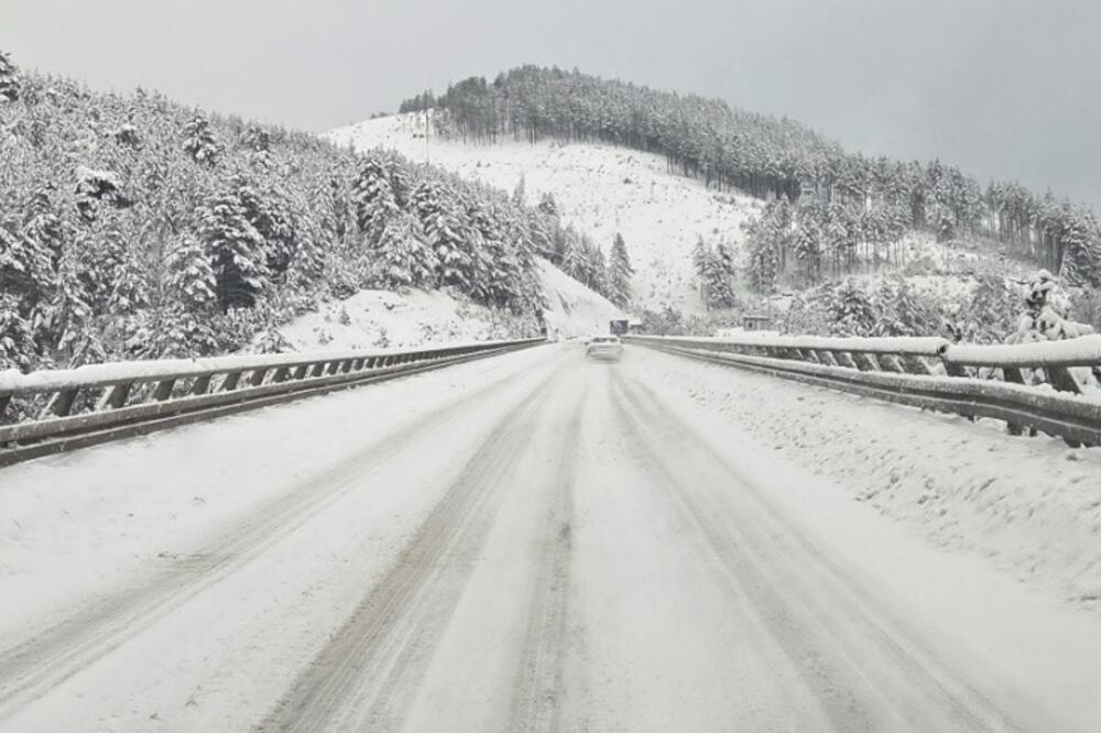 Izdato upozorenje na jake padavine, očekuje se više od pola metra snega: Ulicama neće moći da se prođe, sledi haos!