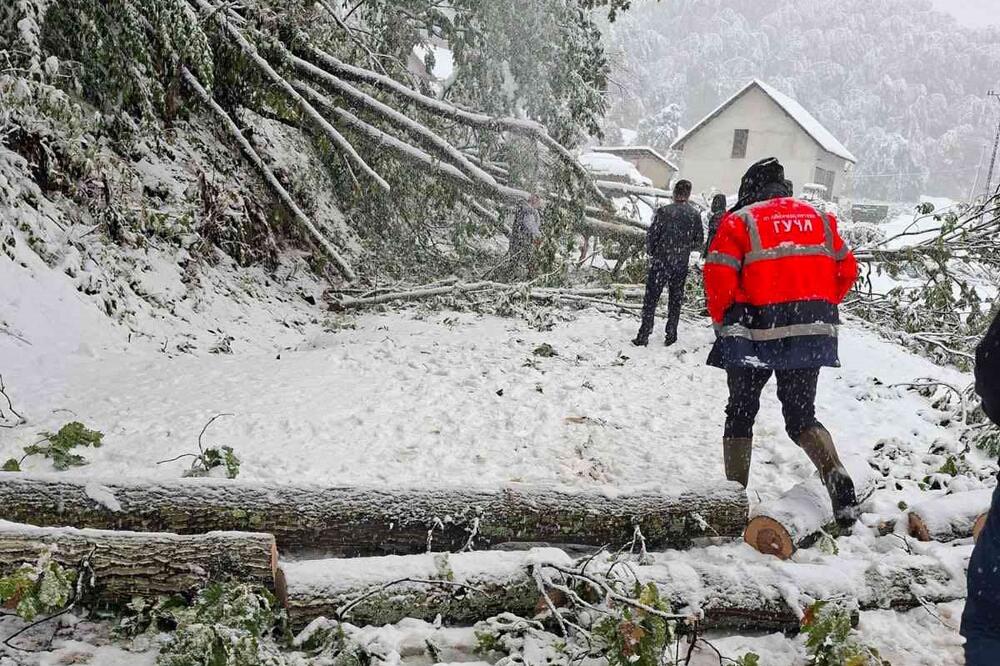 UPRAVO JE IZMERENO -14 STEPENI Palo i skoro POLA METRA SNEGA, proglašena VANREDNA SITUACIJA, stanje je BRUTALNO!