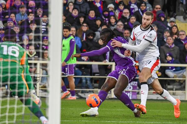 Strahinja Pavlović krvavog lica napustio igru! Teška povreda Srbina obeležila meč Fiorentine i Milana