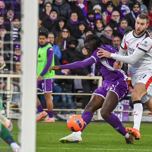 Strahinja Pavlović krvavog lica napustio igru! Teška povreda Srbina obeležila meč Fiorentine i Milana