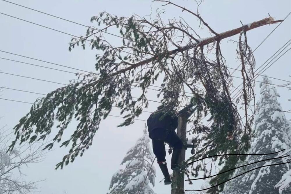 Ovo su heroji koji spasavaju Srbiju: Po mećavi rizikuju svoje živote da bi pomogli ljudima!