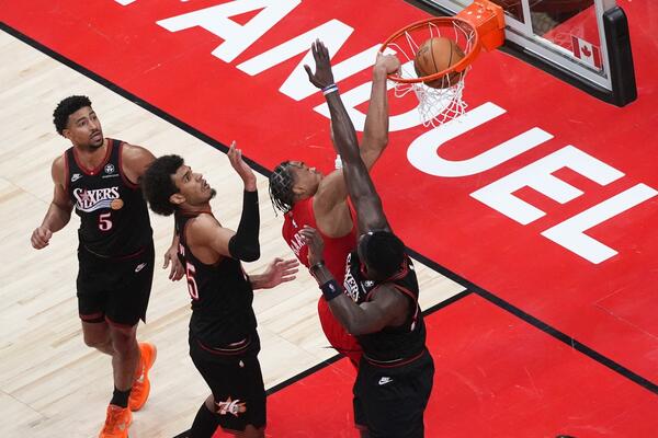 Mirna ruka Skotija Barnsa za četvrtu pobedu Rajakovićev Toronta u pet utakmica (Video)