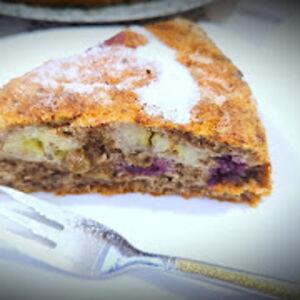 Mirisna čarolija iz bakine kuhinje: Sočni kolač sa orasima, cimetom i bananama, nema šanse da vam ne uspe