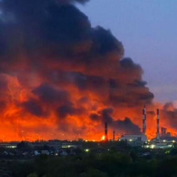 RUSIJA U PLAMENU! Gore platforme Lukoila, uništen RAKETNI SISTEM - eksplozije, požari, HAOS NA SVE STRANE! (VIDEO)