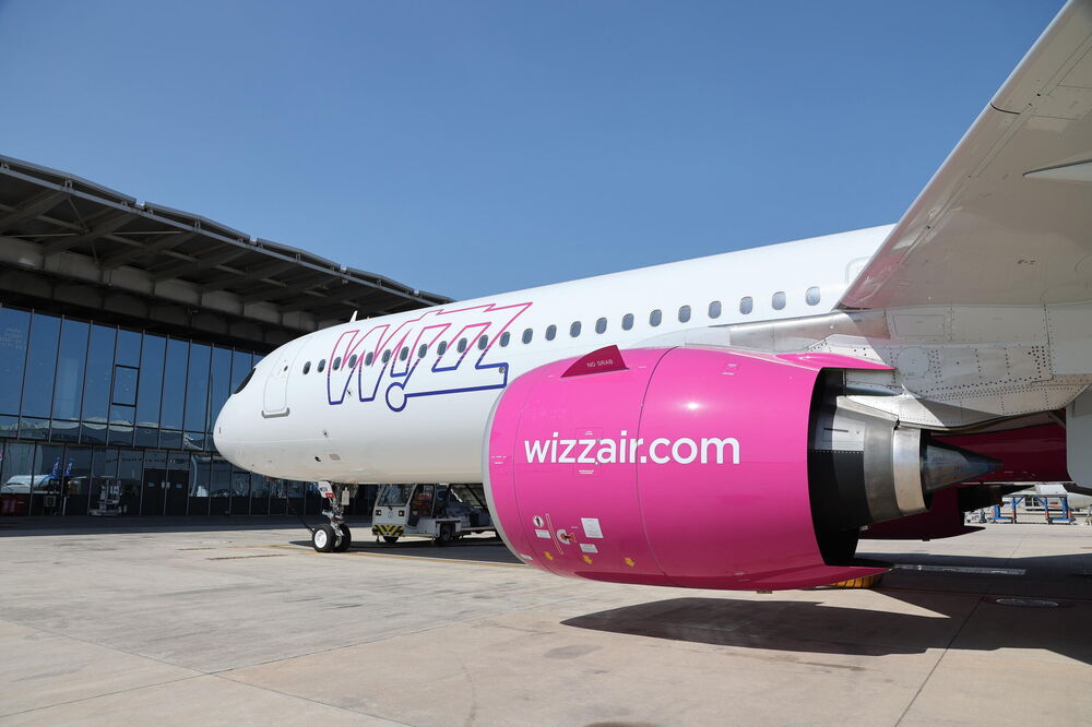Wizz Air, Avion, avionska kompanija