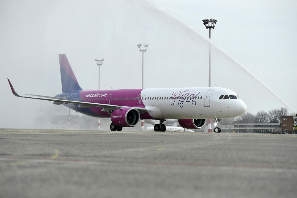Wizz Air, Avion, avionska kompanija