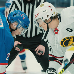 Serija "Heated Rivalry" o kojoj priča ceo svet stiže konačno u Srbiju! Svi je gledaju kao drogirani, ocene kidaju!