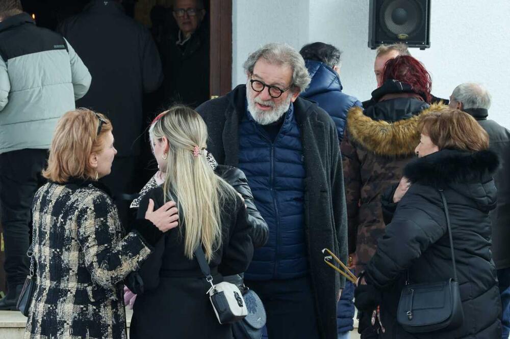 Boda Ninković slomljen zbog bratovljeve smrti: Opelo služio čovek koji se u vreme najveće slave zamonašio