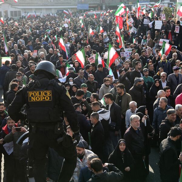 SPREMA LI SE NAPAD NA IRAN? Stejt department pozvao svoje građane da hitno napuste zemlju!