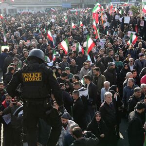 SPREMA LI SE NAPAD NA IRAN? Stejt department pozvao svoje građane da hitno napuste zemlju!