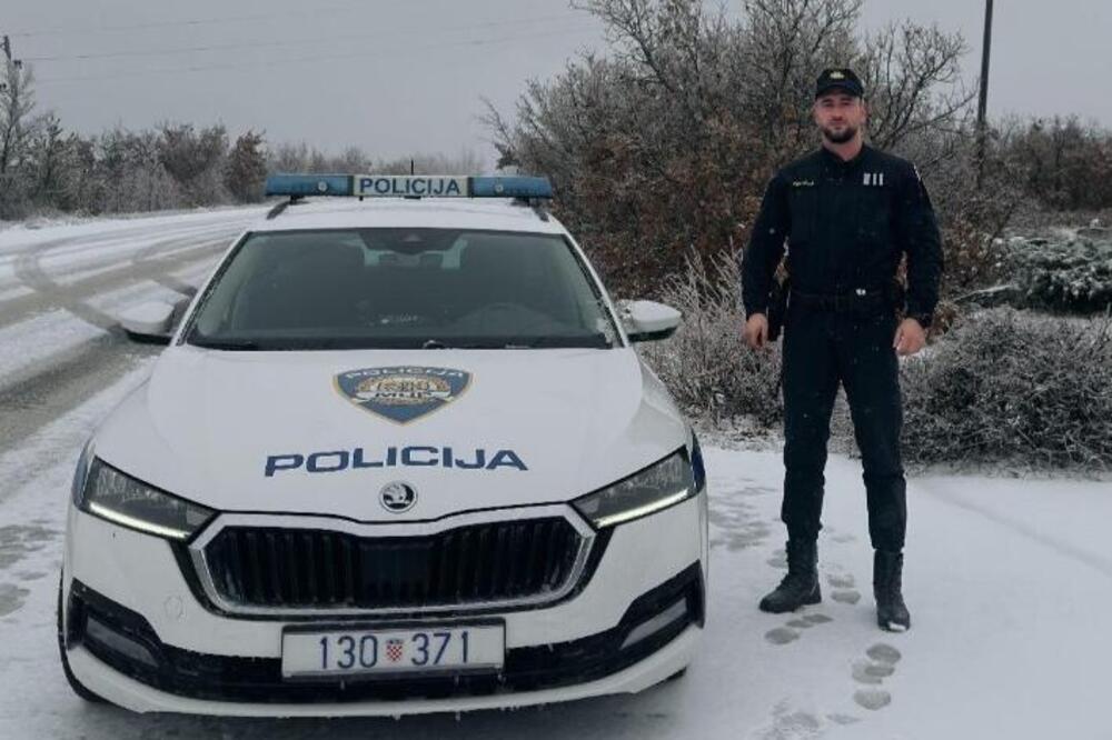 "A GDE OVAJ GOSPODIN ZAUSTAVLJA?" Hrvatice u transu zbog zgodnog policajca, pazite šta pišu - "MOLIM TE, KAZNI ME"