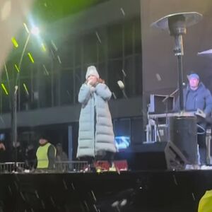 ČAČANI GAĐALI PRAVO U GLAVU! Letele grudve ka ženi, nije znala gde će - SVE PREKINUTO, PORUČILA: "IMATE LI MAJKU!"