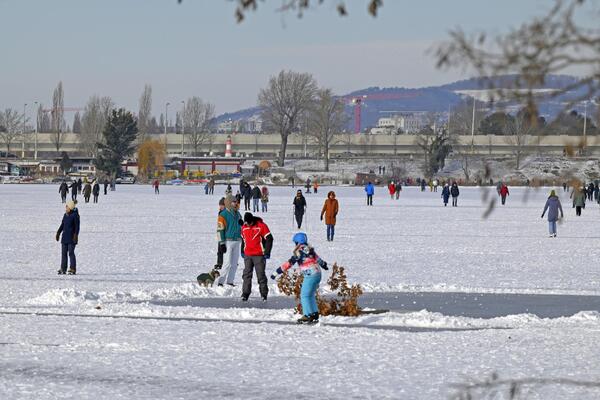 Fotografije zaleđenog Dunava obilaze svet! Pogledajte kako izgleda Beč - grad okovan ledom, ljudi ne izlaze! (FOTO)