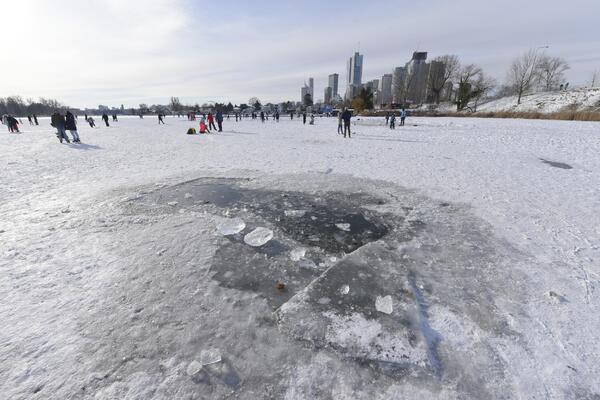 "NE DOLAZITE NA AERODROM" Letovi obustavljeni, paralisani putevi: Važno za Srbe koji putuju u ovu zemlju