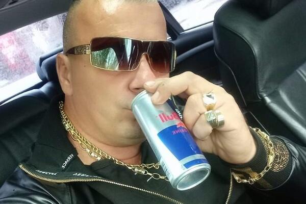 TIKTOKERU NAROD ŠALJE DONACIJE, A ON SE BAHATI! Elvedin Sakić zvani Real Madrid vozio pod uticajem narkotika