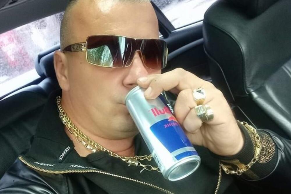 TIKTOKERU NAROD ŠALJE DONACIJE, A ON SE BAHATI! Elvedin Sakić zvani Real Madrid vozio pod uticajem narkotika