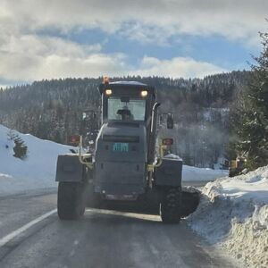 Uklanjaju se ogromne količine snega kako bi saobraćaj funkcionisao: Putari u ovom delu Srbije ne odmaraju (FOTO)