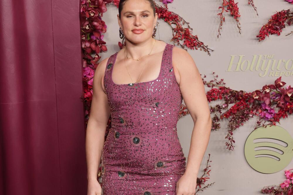 "Verovatno nisi video golu ženu" Žena ga RASTAVILA na komade - ljudi ne prestaju da se smeju, KAKO GA JE SPUSTILA