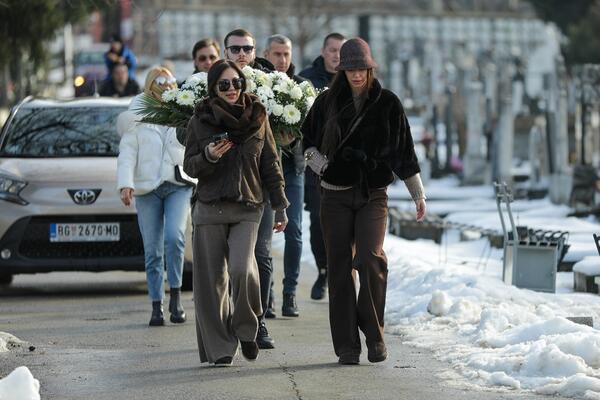KO JE OVDE SNAJKA, A KO SVEKRVA? Srbi ne prestaju da bruje o ovom DETALJU sa groblja - šta se desilo SRPSKOJ MAJCI?