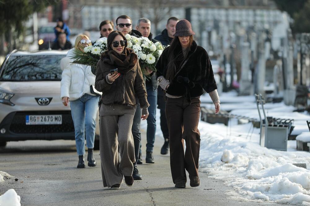 KO JE OVDE SNAJKA, A KO SVEKRVA? Srbi ne prestaju da bruje o ovom DETALJU sa groblja - šta se desilo SRPSKOJ MAJCI?