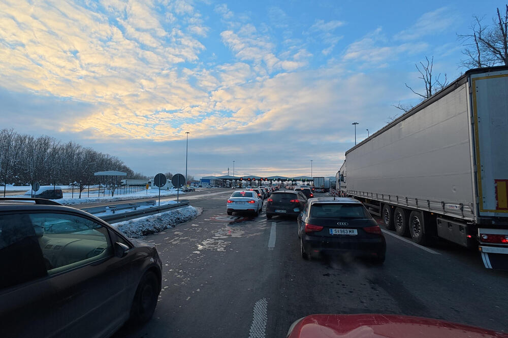 EVO KAKVO JE STANJE NA GRANIČNIM PRELAZIMA: Teretnjaci čekaju po 4 sata na Preševu i Horgošu