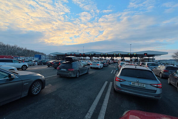 KOLAPS NA BATROVCIMA, ČEKA SE ČAK 8 SATI! Kilometarske kolone na izlazu iz Srbije, počinje primena TAG uređaja