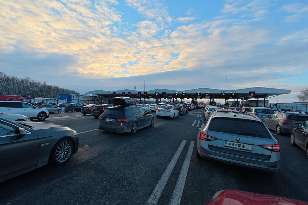 KOLAPS NA BATROVCIMA, ČEKA SE ČAK 8 SATI! Kilometarske kolone na izlazu iz Srbije, počinje primena TAG uređaja