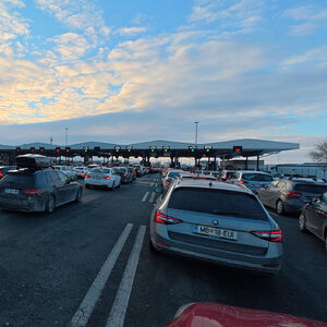 KOLAPS NA BATROVCIMA, ČEKA SE ČAK 8 SATI! Kilometarske kolone na izlazu iz Srbije, počinje primena TAG uređaja