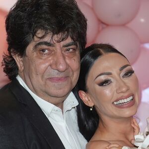 STEVA OŽENIO 30 GODINA MLAĐU I NEĆE DA GA ZOVU "DEDA"! Moćnik stvorio mnoge PEVAČICE, jedna ga u SPAVAĆICI dočekala