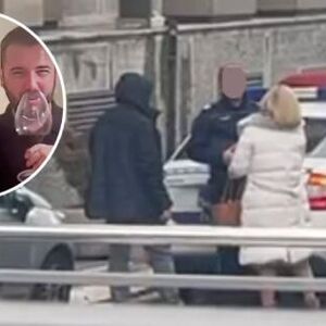 Policija i advokati ispred zgrade u kojoj živi Čedomir Jovanović: Drama na Novom Beogradu