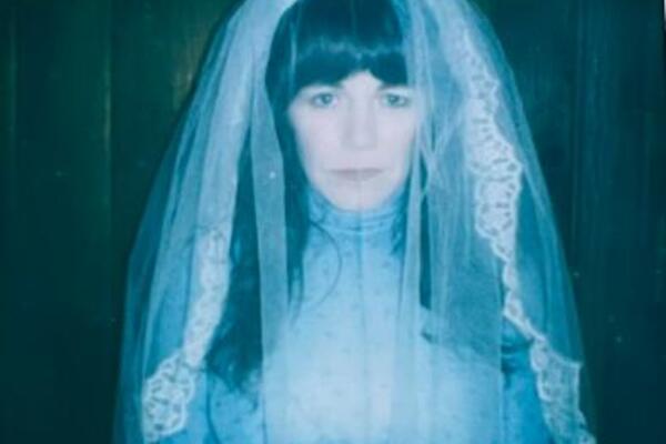 SVET ŠOKIRAN! Pevačica se UDALA za svog PSA! U dvorištu mu rekla "SUDBONOSNO DA", objavila i slike