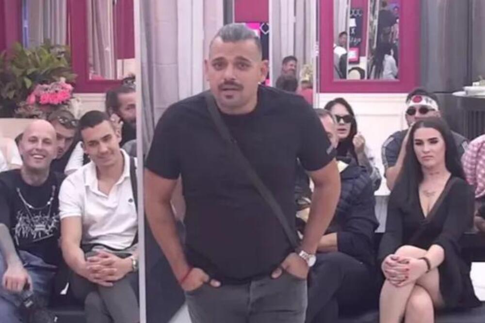 "Polupana je i ne privlači me ona je klinka..." Bora Satana raskinuo sa Anastasijom, pa javno opleo!