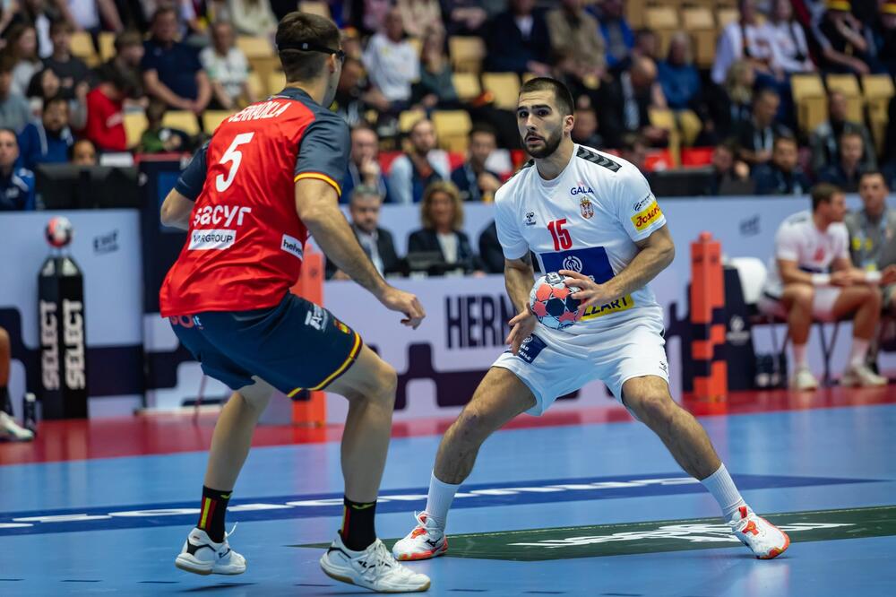 Srbija pokazala "zube," ali bez iznenađenja protiv Španije (Foto)