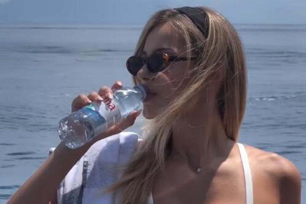 Hrvatski milioner nakon razvoda zbario FATALNU PLAVUŠU! Za Barbarom nema ko NE UZDIŠE, a ovako je NEKADA IZGLEDALA!