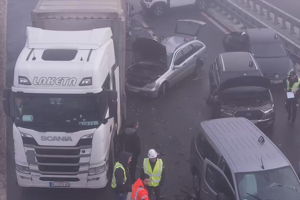 PRVA ŽRTVA TEŠKOG LANČANOG SUDARA NA AUTO-PUTU MILOŠ VELIKI: Muškarac (57) pogledao povredama u bolnici!