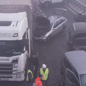 PRVA ŽRTVA TEŠKOG LANČANOG SUDARA NA AUTO-PUTU MILOŠ VELIKI: Muškarac (57) pogledao povredama u bolnici!