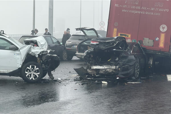 PRVE SLIKE STRAVIČNOG LANČANOG SUDARA NA AUTO-PUTU, SMRSKANO 10 VOZILA! Ekipe Hitne i dalje stižu, POTPUNI HAOS!