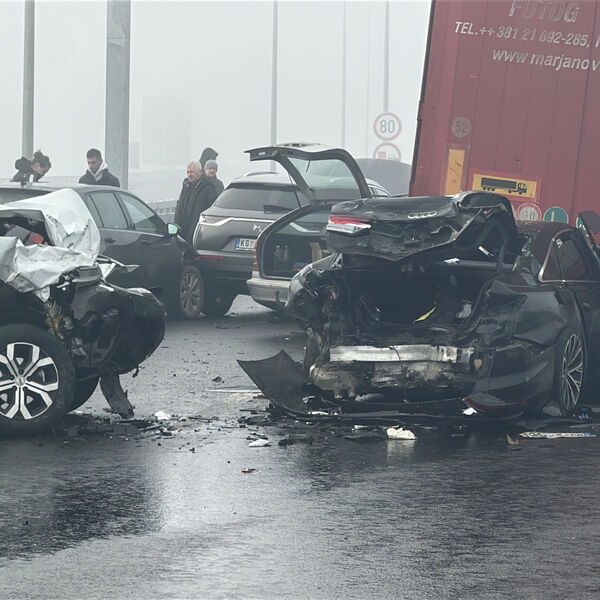 PRVE SLIKE STRAVIČNOG LANČANOG SUDARA NA AUTO-PUTU, SMRSKANO 10 VOZILA! Ekipe Hitne i dalje stižu, POTPUNI HAOS!