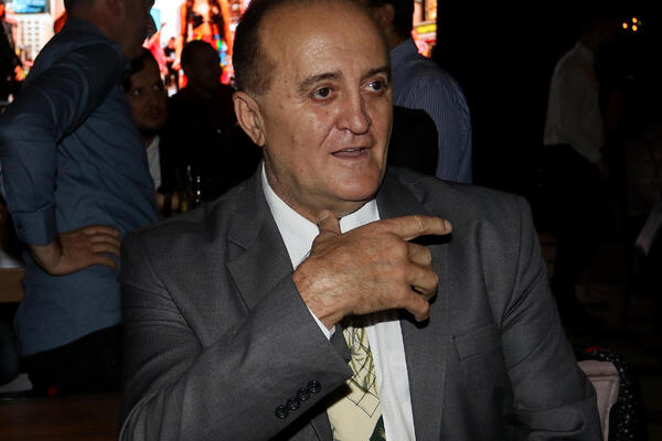 PENZIJA KOJA BOLI VIŠE OD ISTINE! Big Lale bi da PLAČE I PSUJE kad vidi koliko mu leže na RAČUN - cifra je sablasna