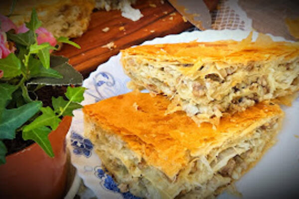 Najkusniji domaći burek sa mesom koji vraća u detinjstvo: Starinski recept, nijedna domaćica mu neće odoleti