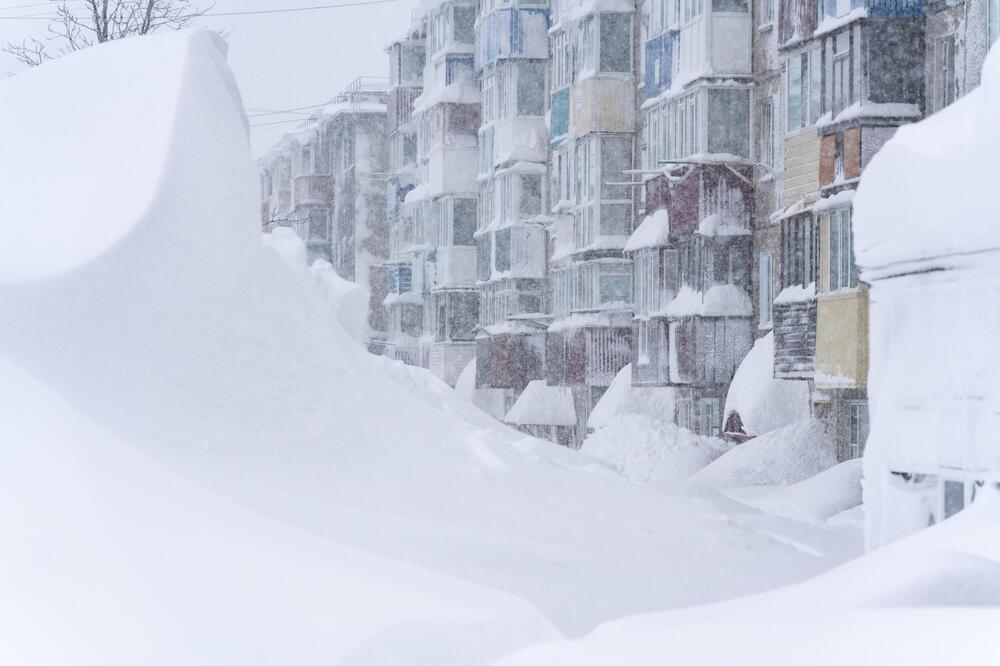 KAMČATKA ZATRPANA DO PETOG SPRATA! Nestvarni prizori stižu iz Rusije, POGLEDAJTE SAMO KAKO IZLAZE IZ STANOVA!