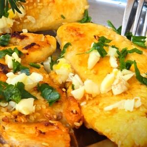 EVO I DANAŠNJI RUČAK ZA LJUDE KOJI DANAS NE POSTE! Hrskave pileće šnicle u susamu - sprema se lako, a UKUS ZA 10