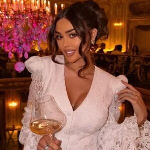 STARLETINE RUKAVICE KOŠTAJU KAO NEČIJA CELA PLATA! Ana živi na visokoj nozi, UZMITE ČAŠU VODE i pogledajte ŠTA IMA