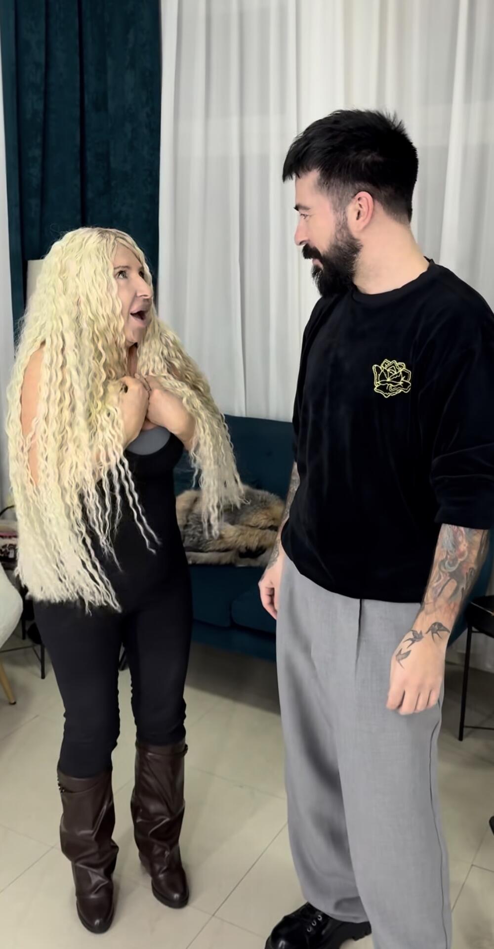 AU, KAKO JE OVO MOGUĆE? Suzana Blondi iz salona izašla 15 GODINA MLAĐA - sad će da SKOČI CENA na SAJTU ZA ODRASLE