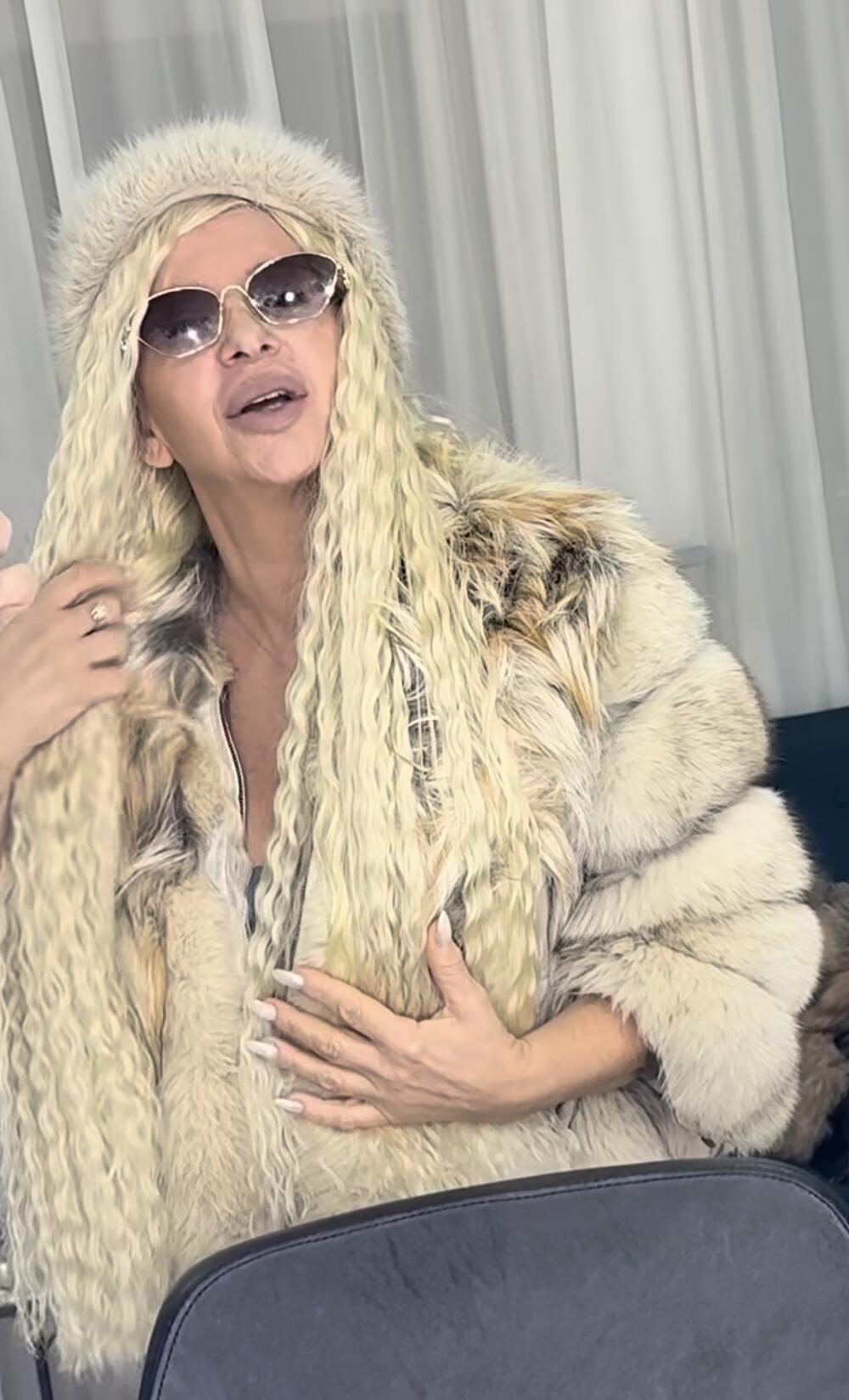 AU, KAKO JE OVO MOGUĆE? Suzana Blondi iz salona izašla 15 GODINA MLAĐA - sad će da SKOČI CENA na SAJTU ZA ODRASLE