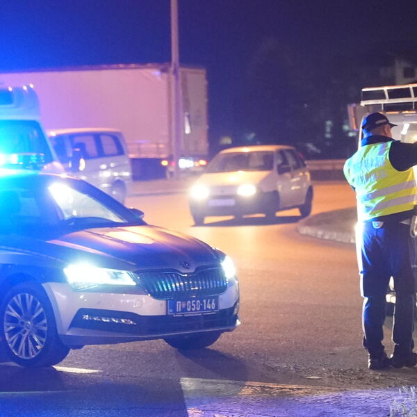 VELIKO HAPŠENJE U SURDULICI: Policija u kombiju pronašla 35 ilegalnih putnika!