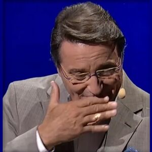 JOVAN MEMEDOVIĆ CRKAO OD SMEHA, UHVATO GA JE NAPAD: Pokušavao da pročita pitanje u Poteri, pa počeo da PLAČE! VIDEO