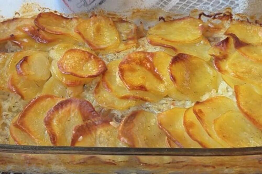 PROBAJTE RECEPT! Srpkinje ovo najbolje prave - krompir iz rerne zbog kog ćete OGREBATI ČAK I TEPSIJU VILJUŠKOM