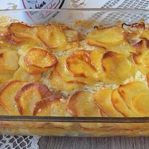 PROBAJTE RECEPT! Srpkinje ovo najbolje prave - krompir iz rerne zbog kog ćete OGREBATI ČAK I TEPSIJU VILJUŠKOM